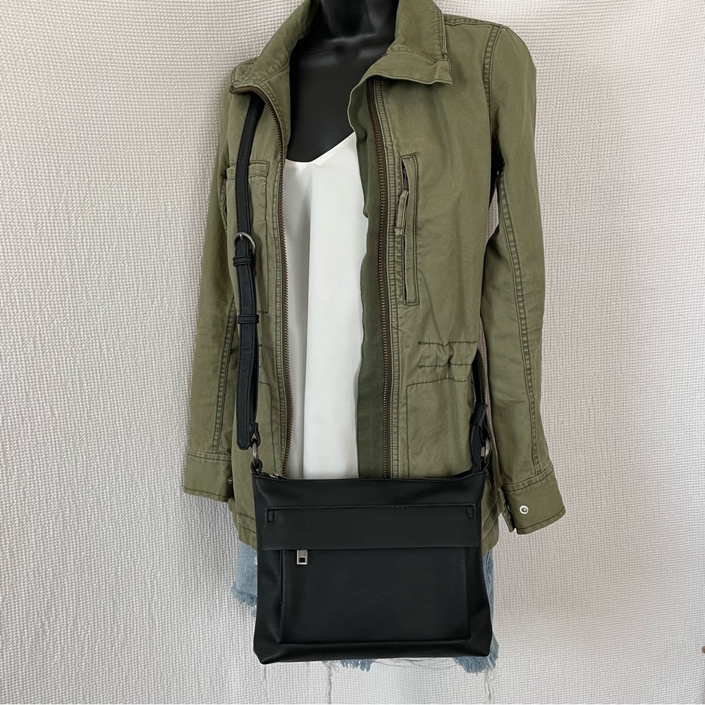 Universal Thread Vegan Crossbody Bag - Picture 1 of 10